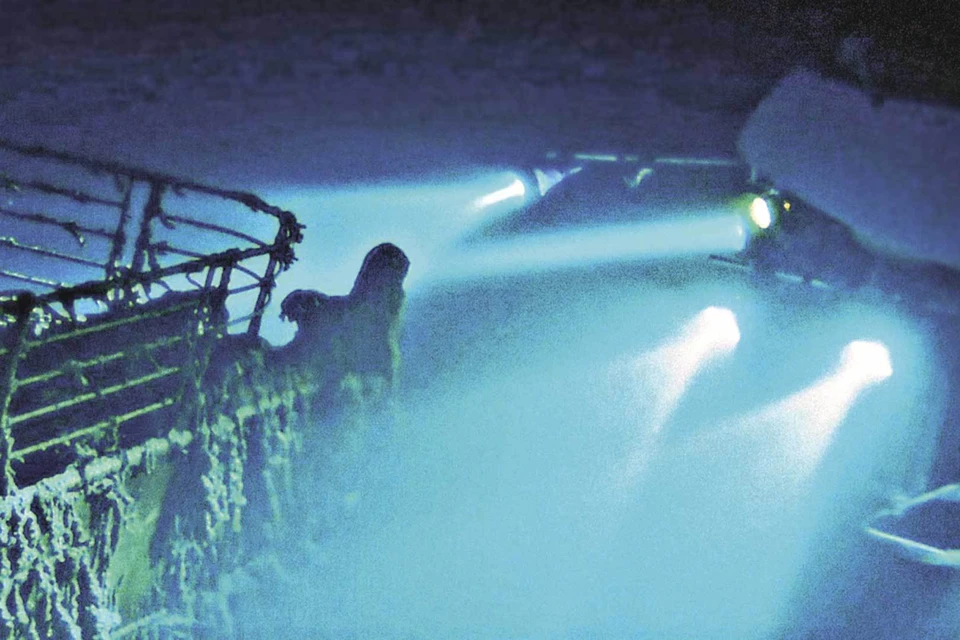 Глубоководный обитаемый аппарат у носа «Титаника». Фото: Кадр из фильма.