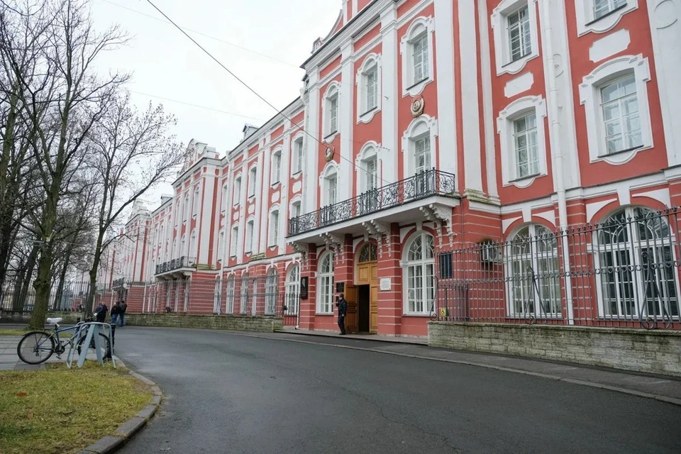 СПбГУ и Герценовскому университету объявили предостережения после скандала с экзаменами для мигрантов.