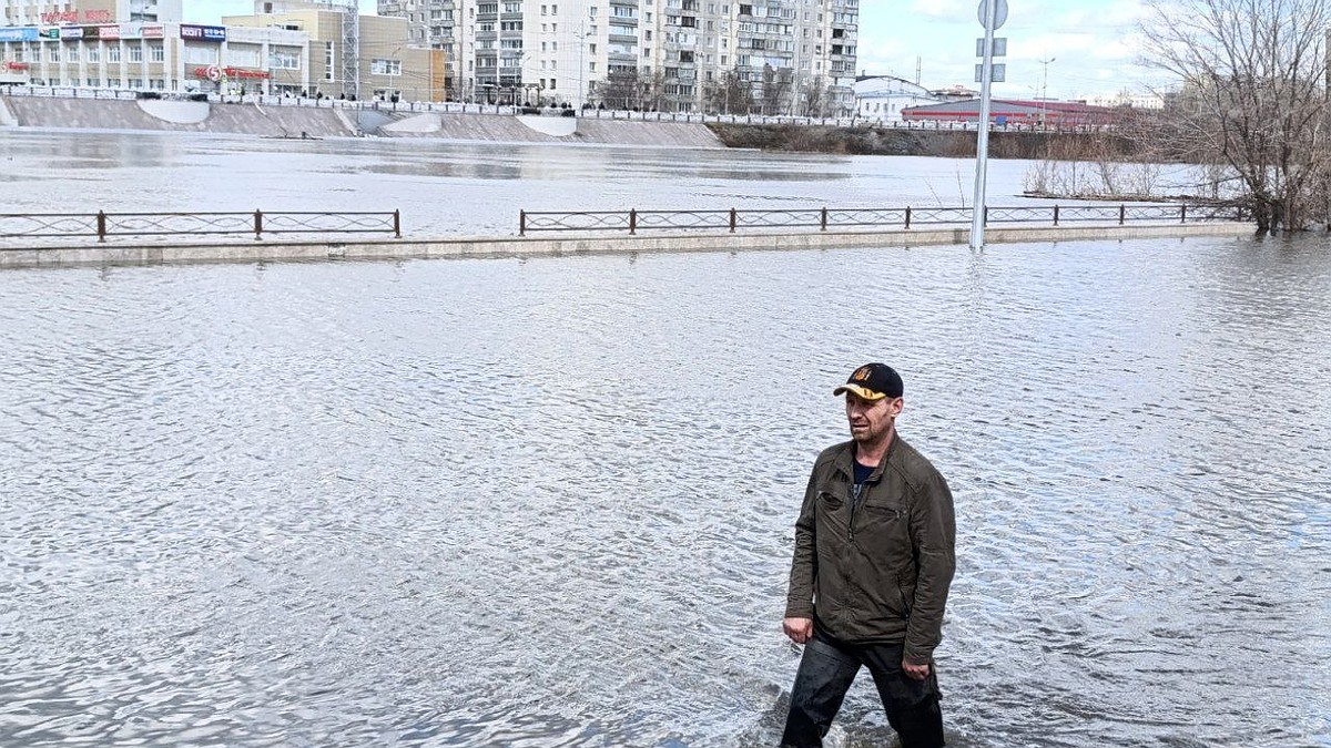 Кругом вода: в Кургане здание водоканала превращается в остров - KP.RU