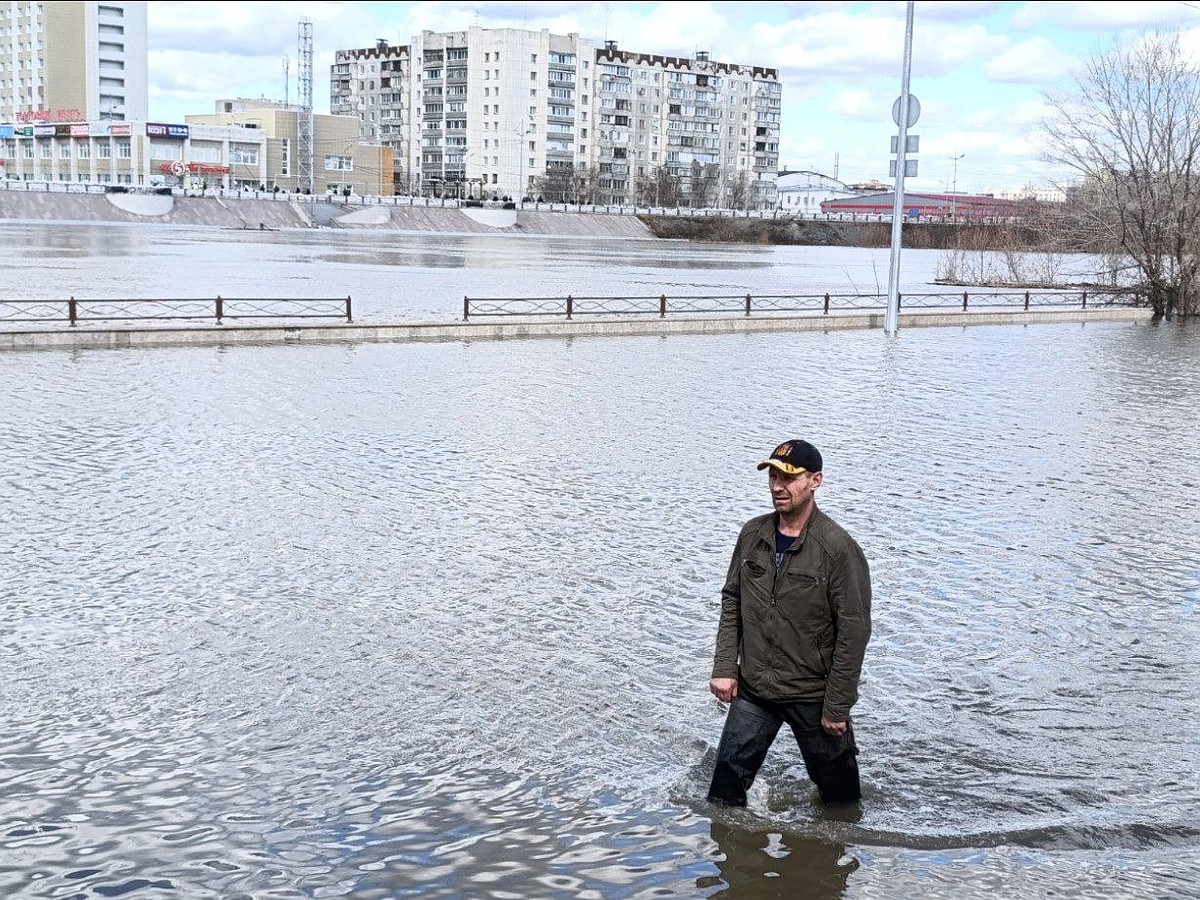 Кругом вода: в Кургане здание водоканала превращается в остров - KP.RU