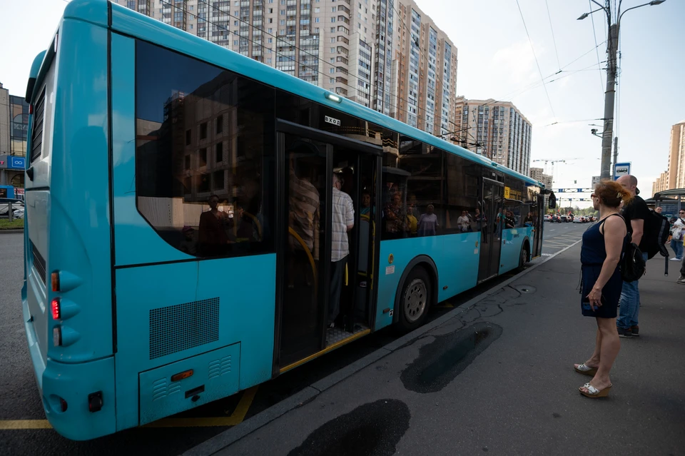 Второй этап испытаний экологичных автобусов начался в Петербурге.