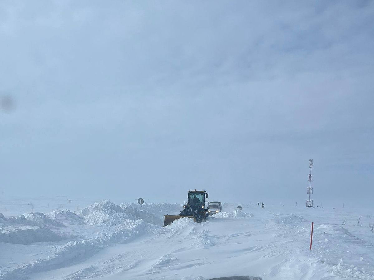 Дорога Надым - Салехард продолжает оставаться закрытой после метели - KP.RU