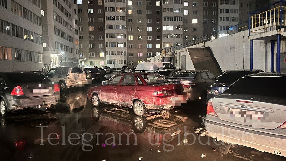 В Сургуте водитель сел за руль пьяным, устроил ДТП, повредив два автомобиля  - KP.RU