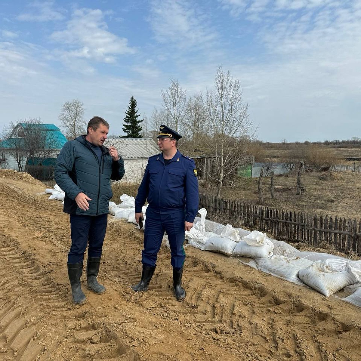 Прокурор Тюменской области приехал в Ялуторовск, чтобы лично  проконтролировать подготовку к паводку - KP.RU