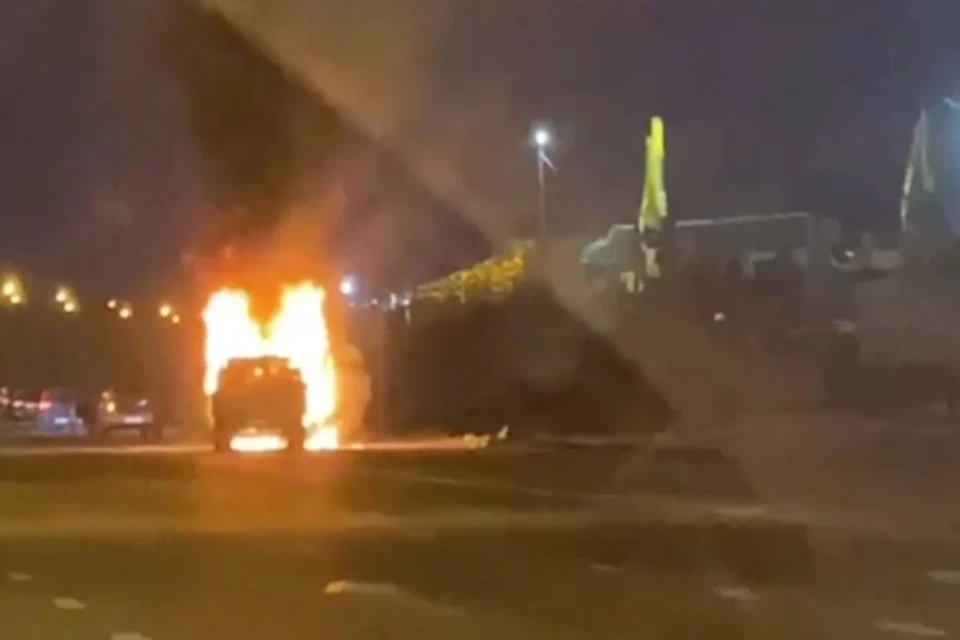 Огонь охватил всю площадь «Газели».