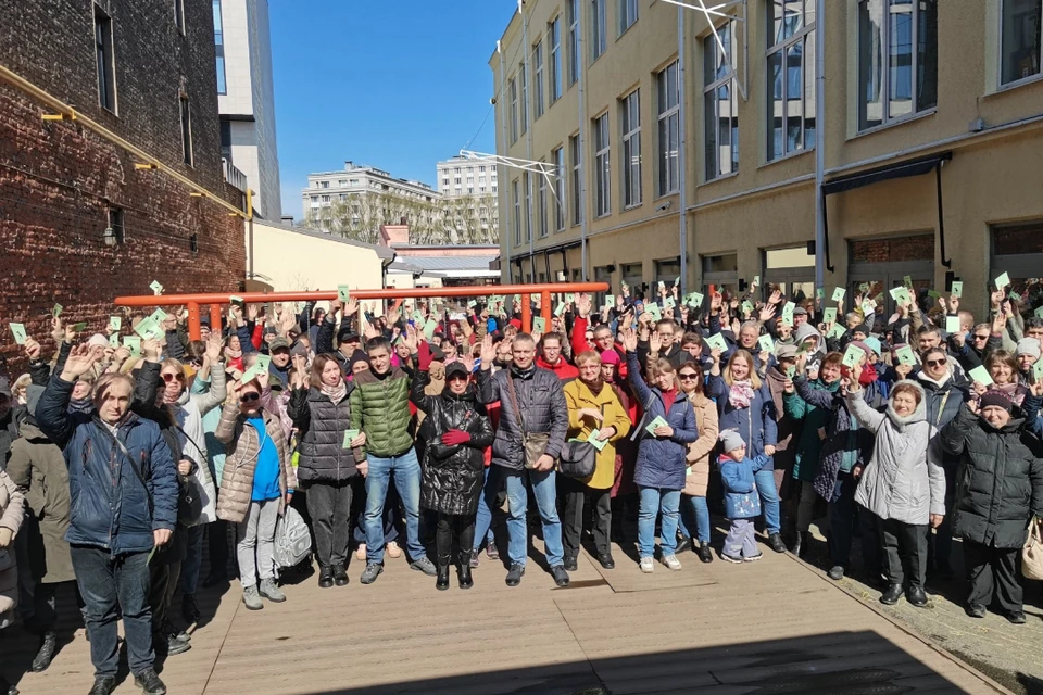 Сбор инициативной группы референдума по запрету электросамокатов в Петербурге собрал 350 человек. Фото: vk.com/mytndvor