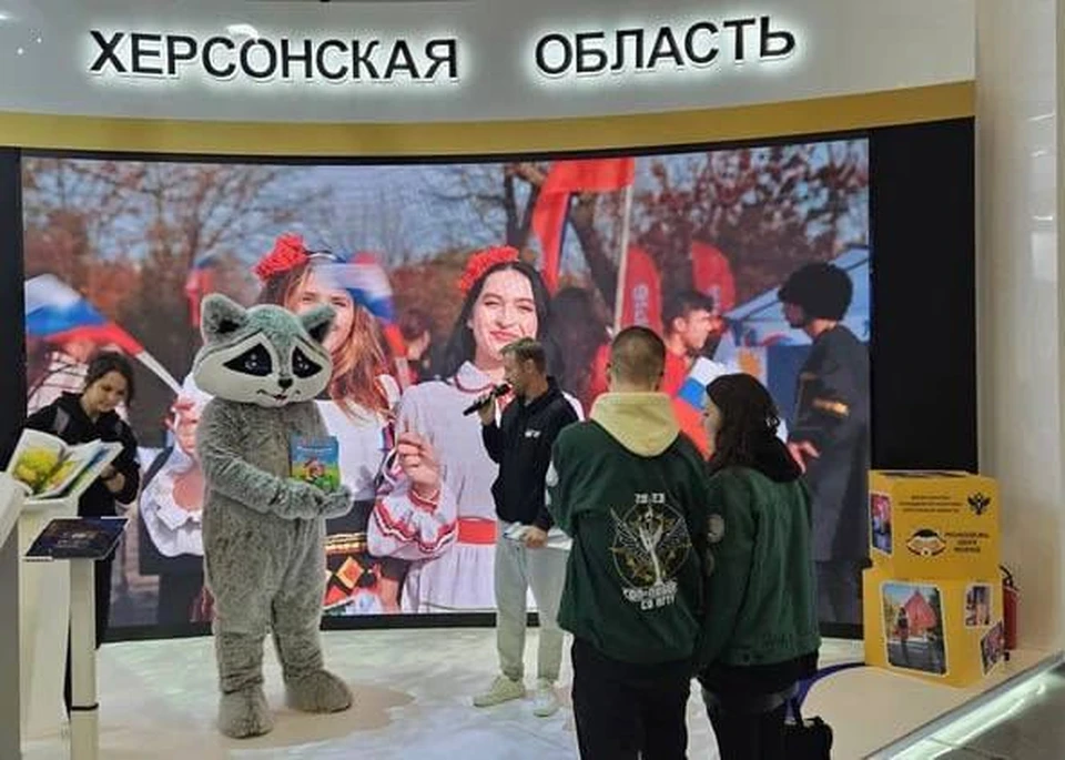 Стенд Херсонской области на выставке-форуме "Россия" на ВДНХ пользуется большой популярностью. ФОТО: министерство молодежной политики Херсонской области