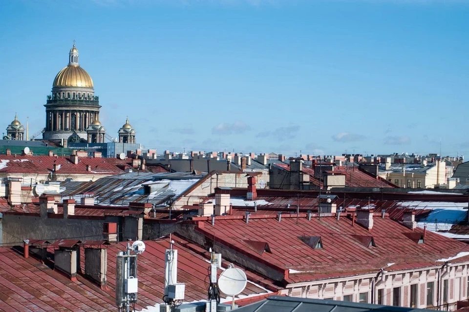 Жителей и гостей Петербурга призвали не посещать экскурсии по крышам.