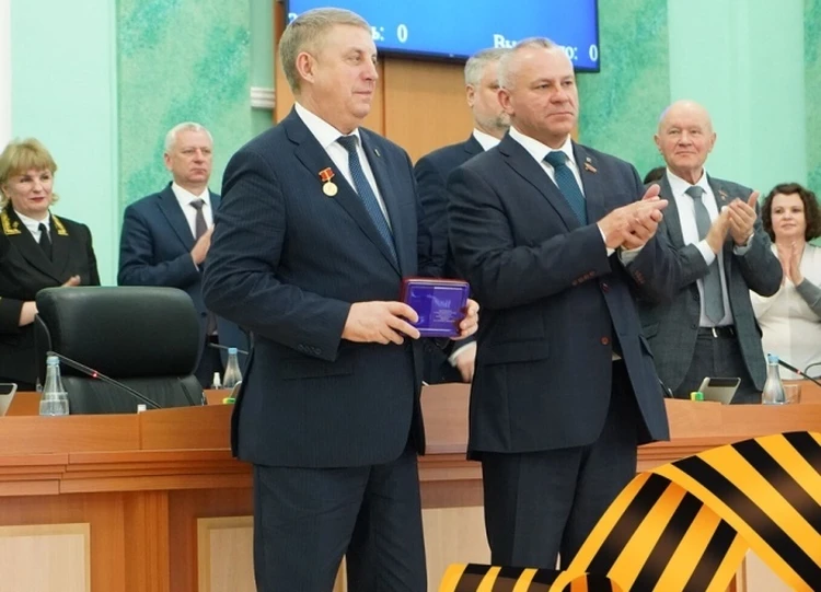 Губернатора Брянской области наградили медалью Бахирева