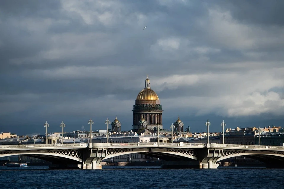 Сухая и облачная погода ожидается в Петербурге 24 апреля.