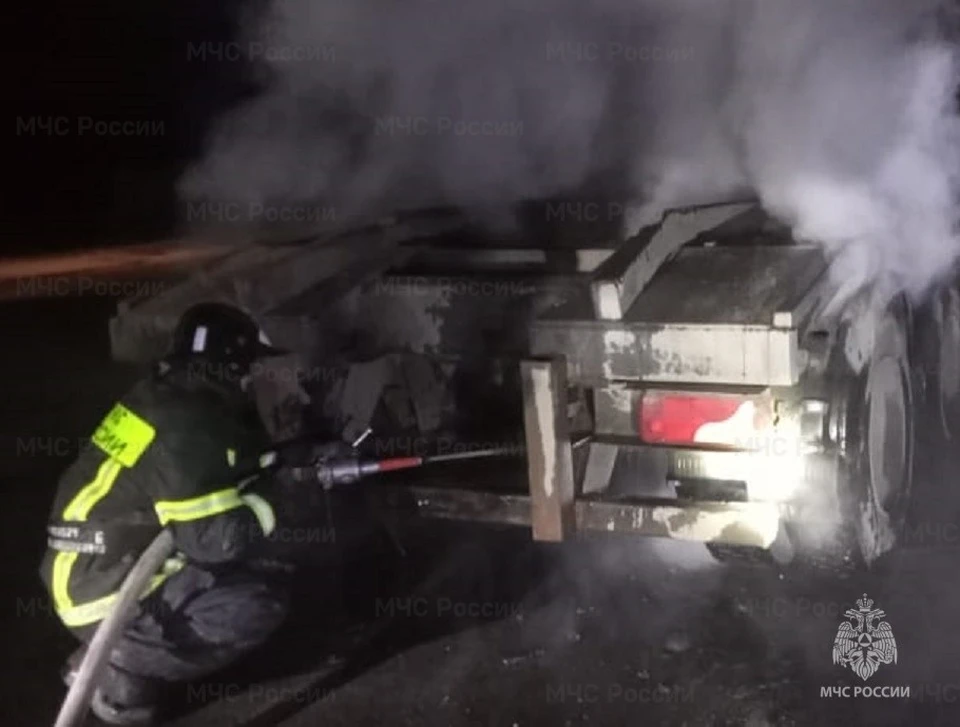 В Медынском районе загорелся грузовик