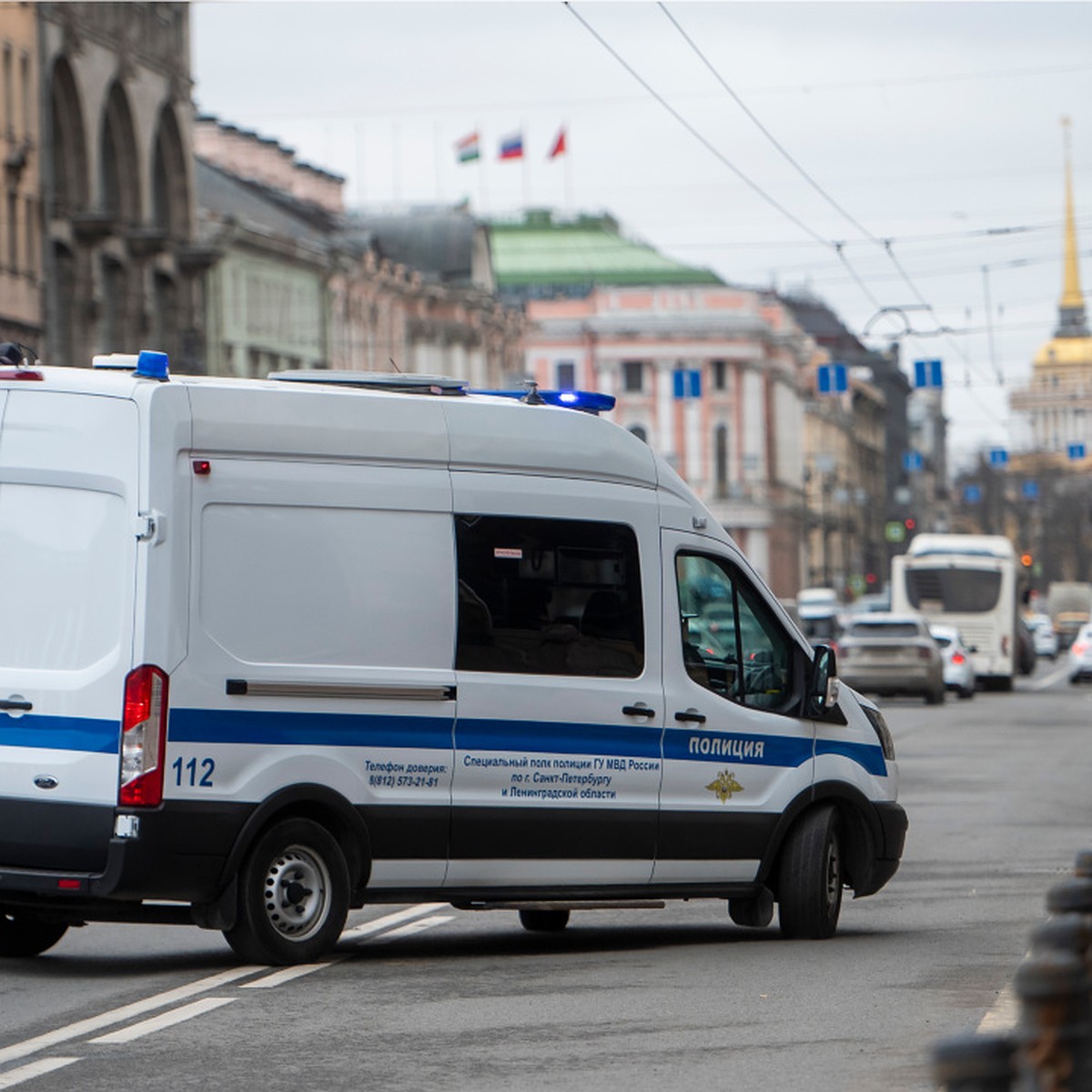 Двое петербуржцев польстились на наручные часы прохожего и избили его -  KP.RU