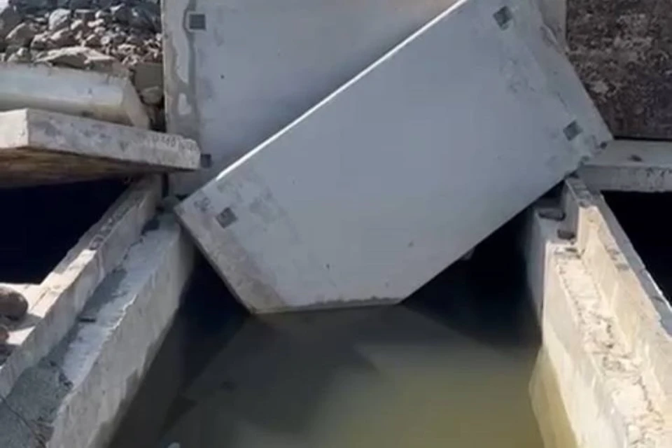 Во время паводка конструкции разворотило потоками воды. Фото: администрация Орска