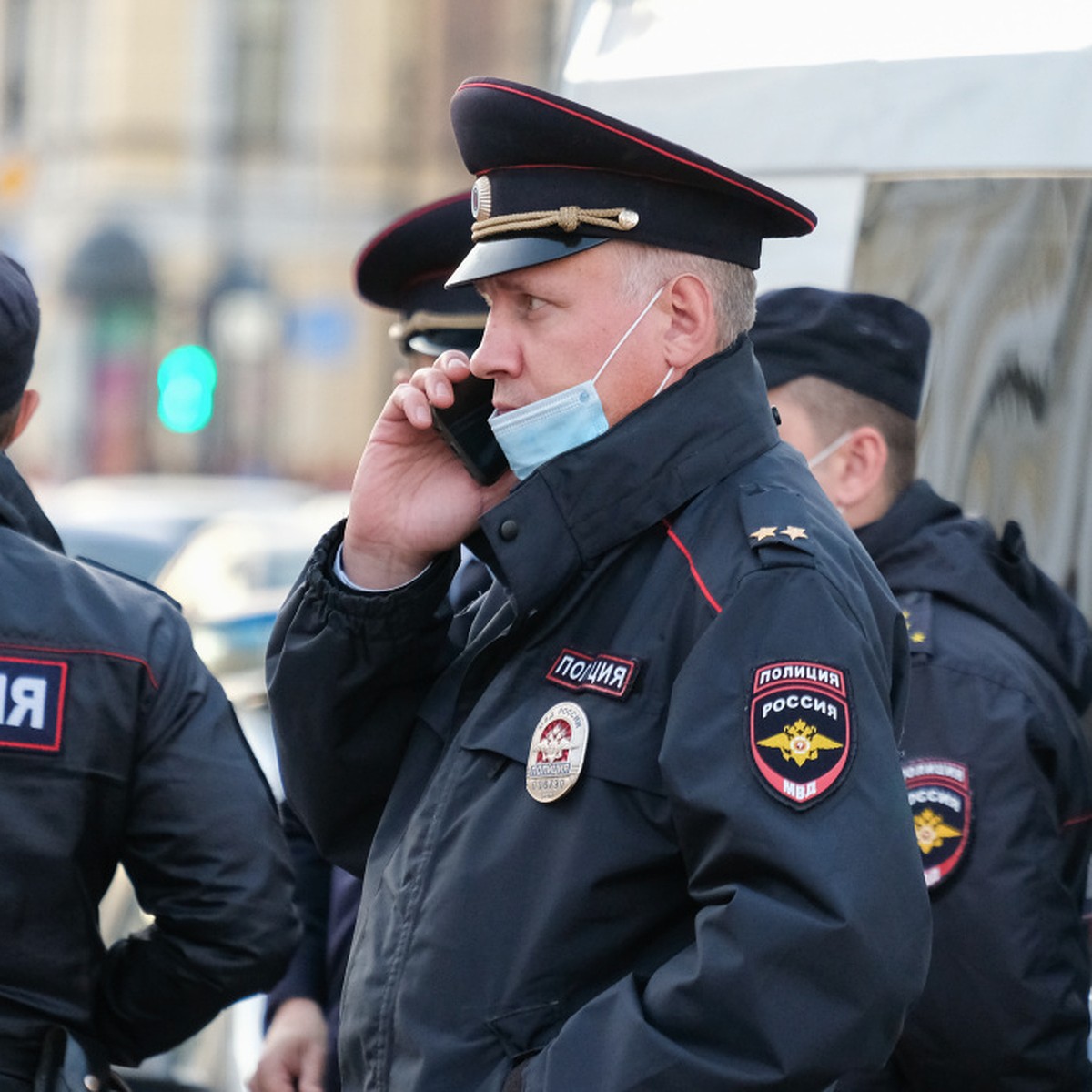 Петербуржец выстрелил в полицейского, приехавшего спасать его от суицида -  KP.RU