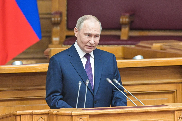 «Это та среда, где мы должны черпать кадры»: Путин призвал  переучивать на госслужбу лучших солдат и офицеров СВО
