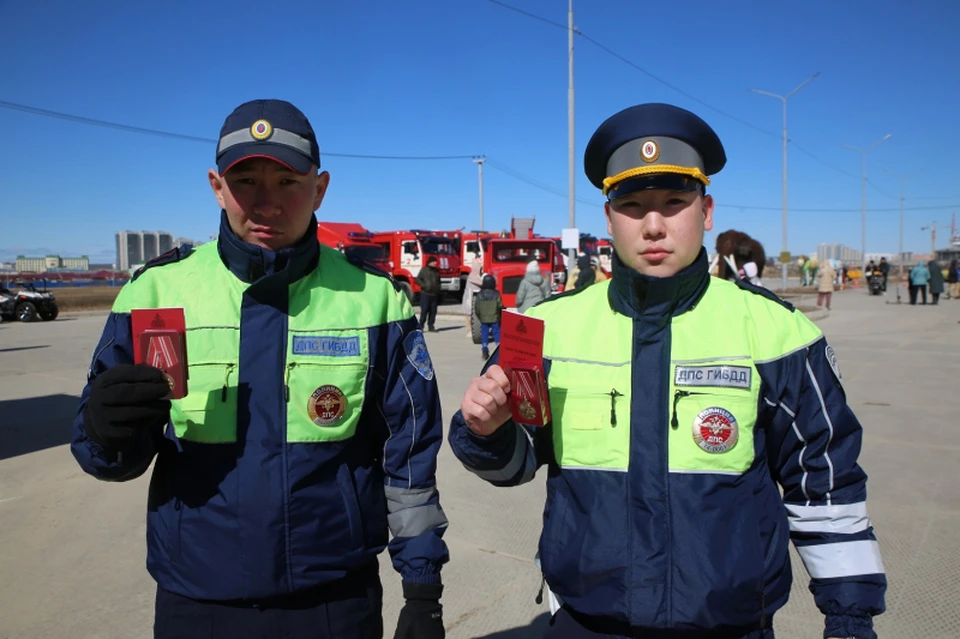 Полицейских из Якутии наградили за спасение людей на пожаре Фото: УМВД по РС(Я)