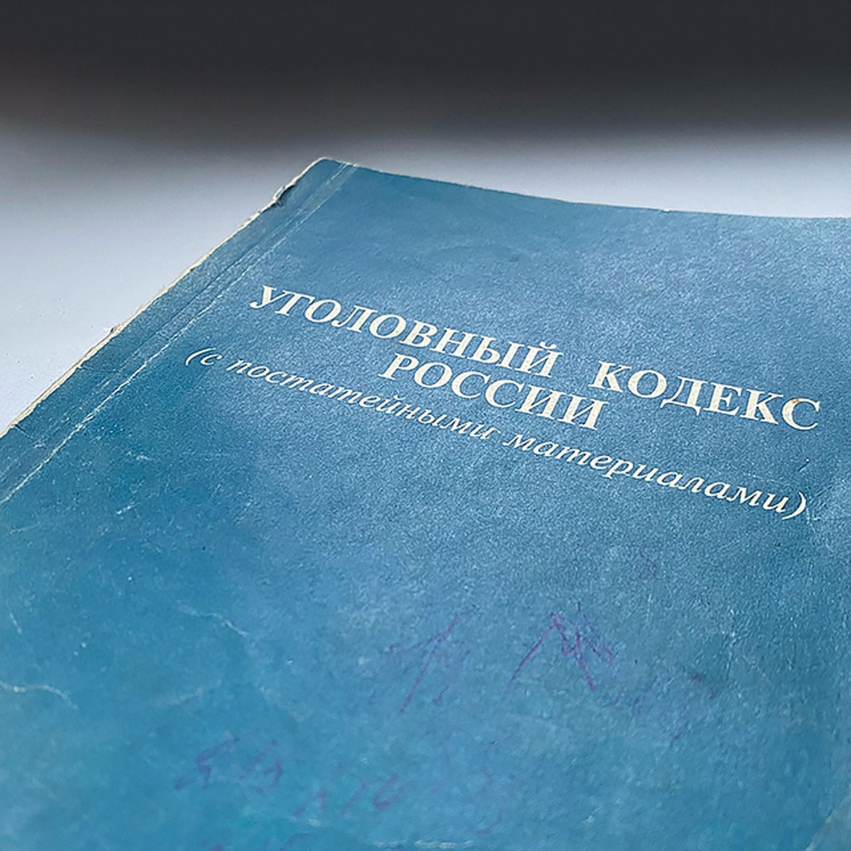 Попросил у ребенка попить и проник в дом. Грабитель обчистил квартиру  апатитчанки, когда ее дочь была одна - KP.RU