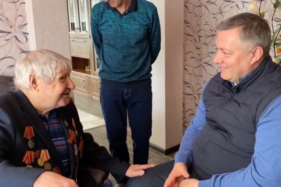 Игорь Кобзев навестил в Тулуне 99-летнего ветерана Великой Отечественной Войны