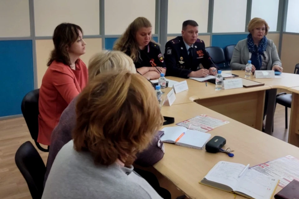 Встреча прошла в преддверии праздничных выходных и летних каникул. Фото: пресс-служба УМВД России по Тверской области