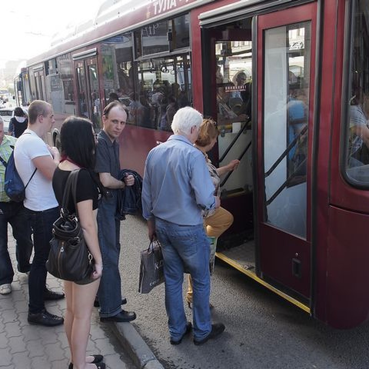 В Туле на Пасху пустят дополнительные автобусы до кладбища - KP.RU