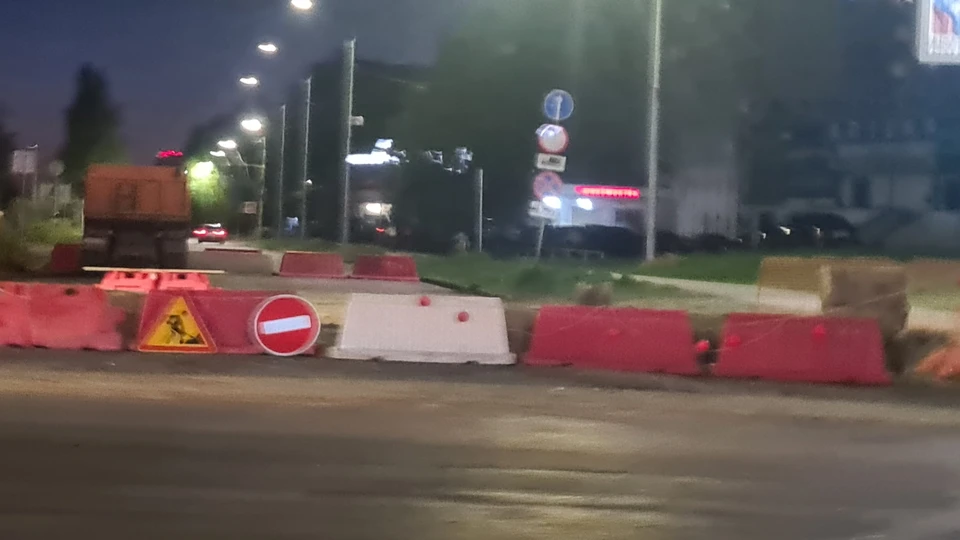 В Рязани водителей возмутил работающий светофор на дороге с «кирпичом». Фото: ПУВР.