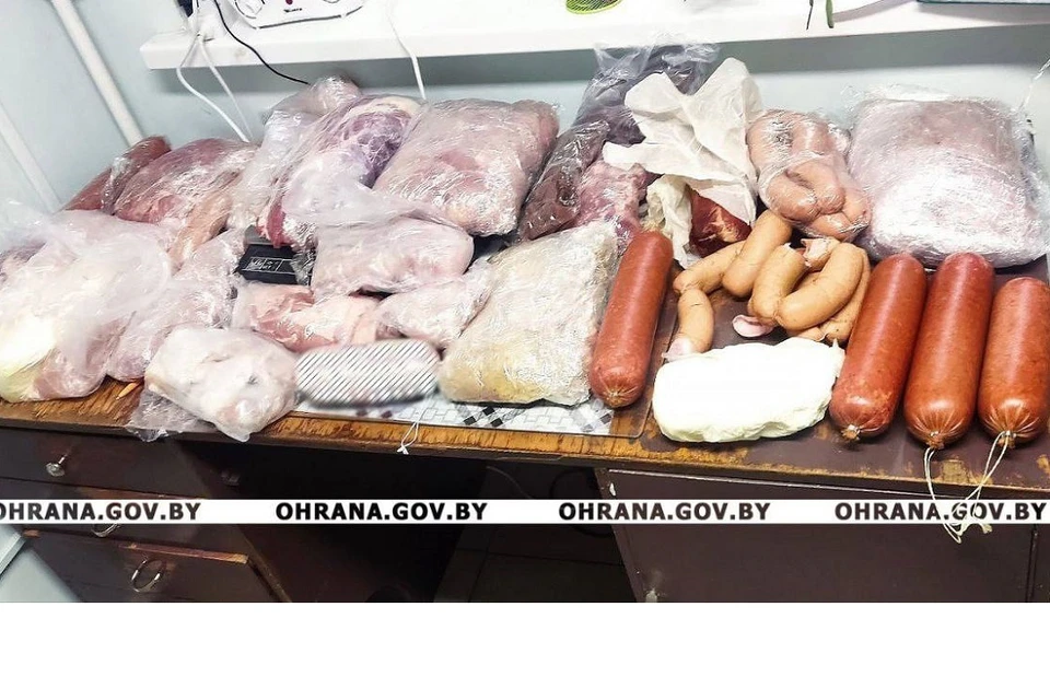Жительницы Скиделя хотели вынести с агрокомбината 32 кило мясных продуктов. Фото: департамент охраны МВД.