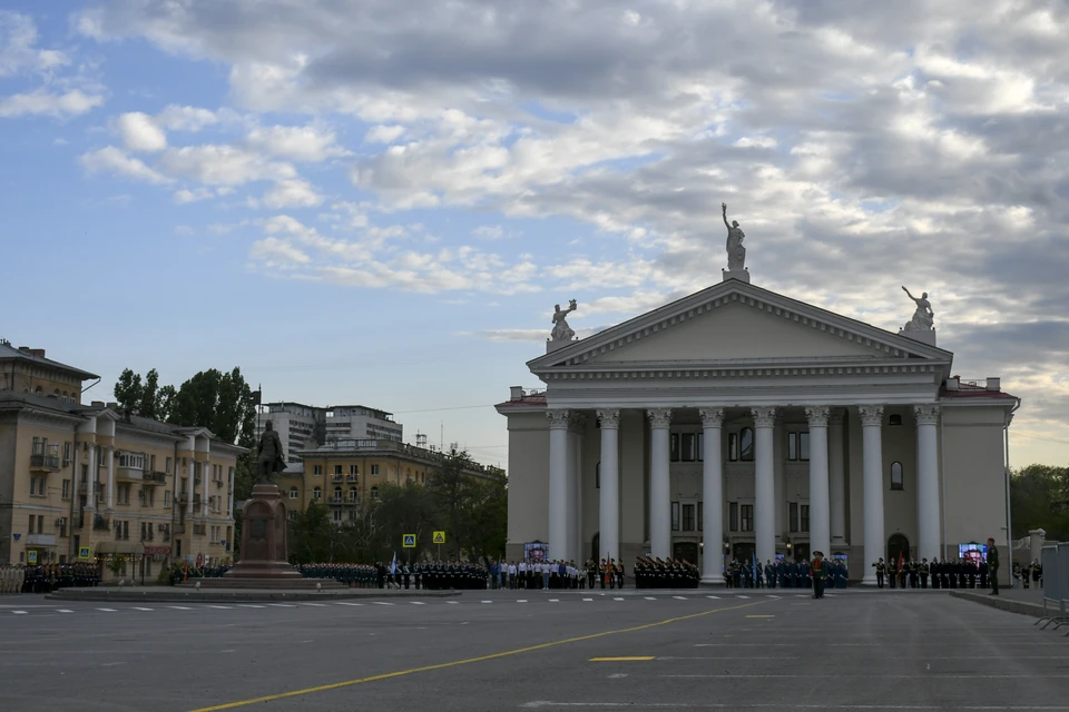 Перекрытия дорог введут в центре Волгограда 4 мая 2024.