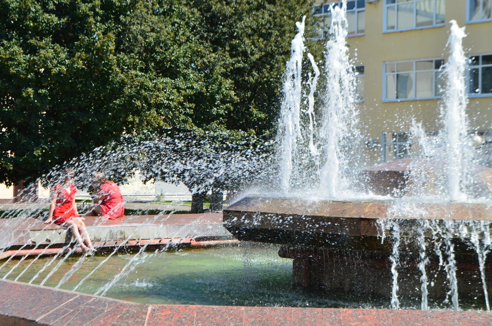 В ближайшее время обновят фонтаны в сквере на площади Рокоссовского, в парке Железнодорожников и около дома № 53 по улице Карла Маркса, пообещали в горадминистрации
