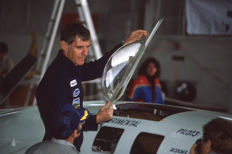 Умер Дик Рутан, пилот, совершивший первый кругосветный полет без посадок