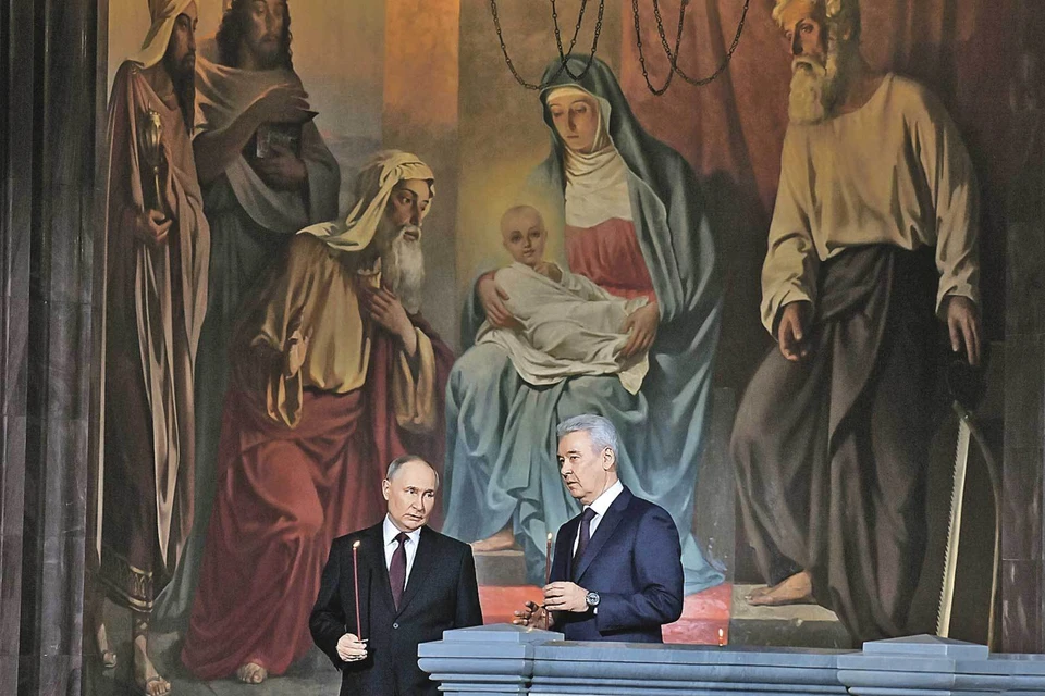 Владимир Путин и Сергей Собянин на пасхальное богослужение пришли в главный храм России.