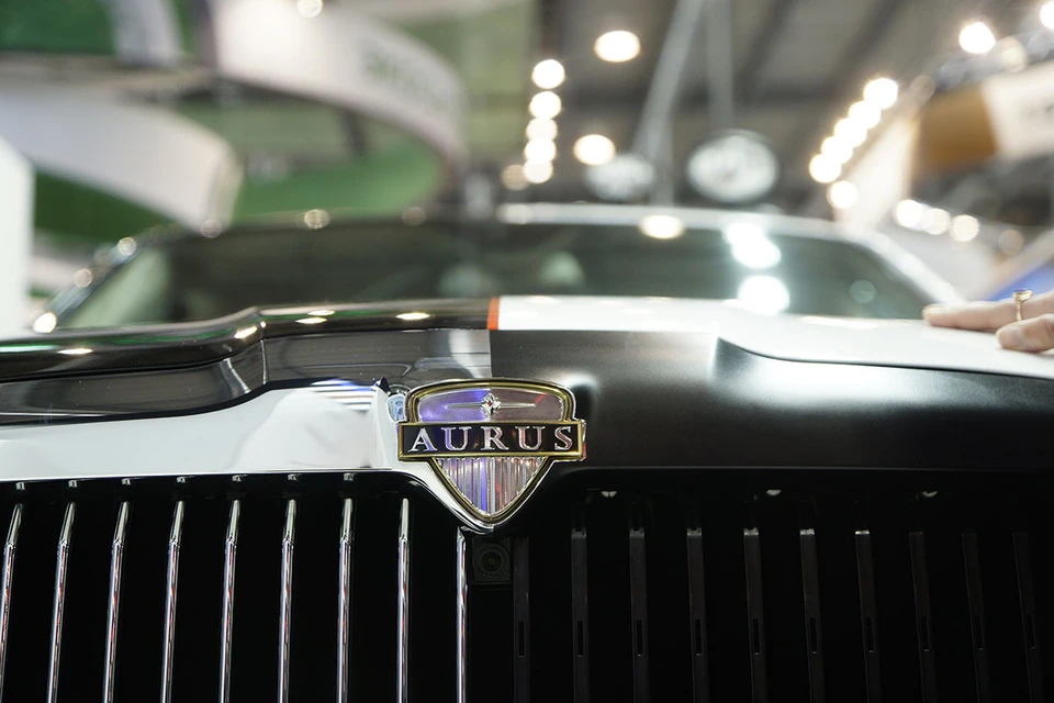 В этот день широкой публике впервые будет показана обновленная версия президентского лимузина Aurus Senat, на котором глава государства прибудет в Большой Кремлевский дворец.