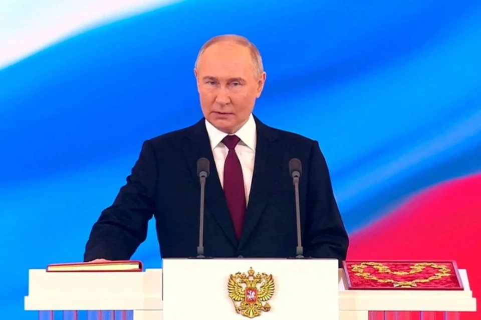 Владимир Путин принес присягу во время торжественной церемонии инаугурации в Большом Кремлевском дворце. Фото: REUTERS