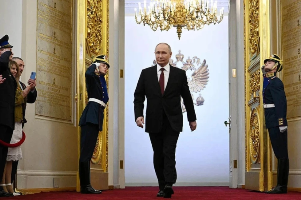 Путин остановился у картины «Музыкальный натюрморт» перед инаугурацией