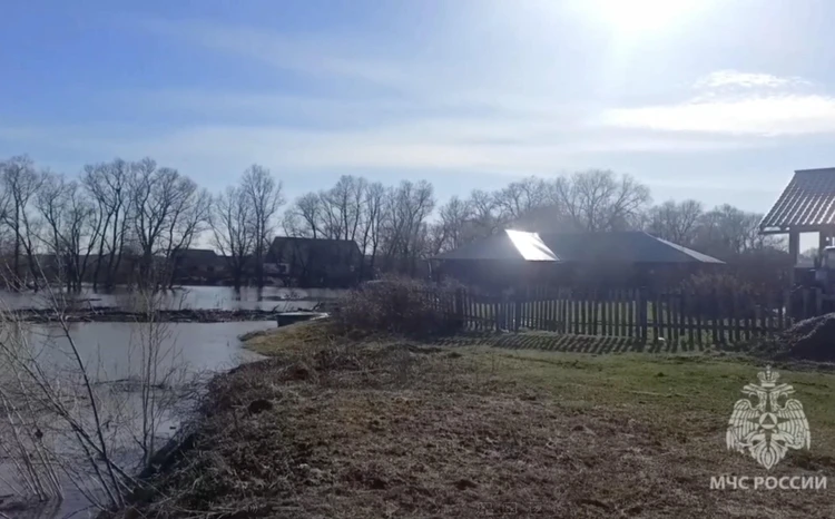«Уровень воды растет»: более 100 домов оказались в зоне затопления из-за паводка на севере Омской области