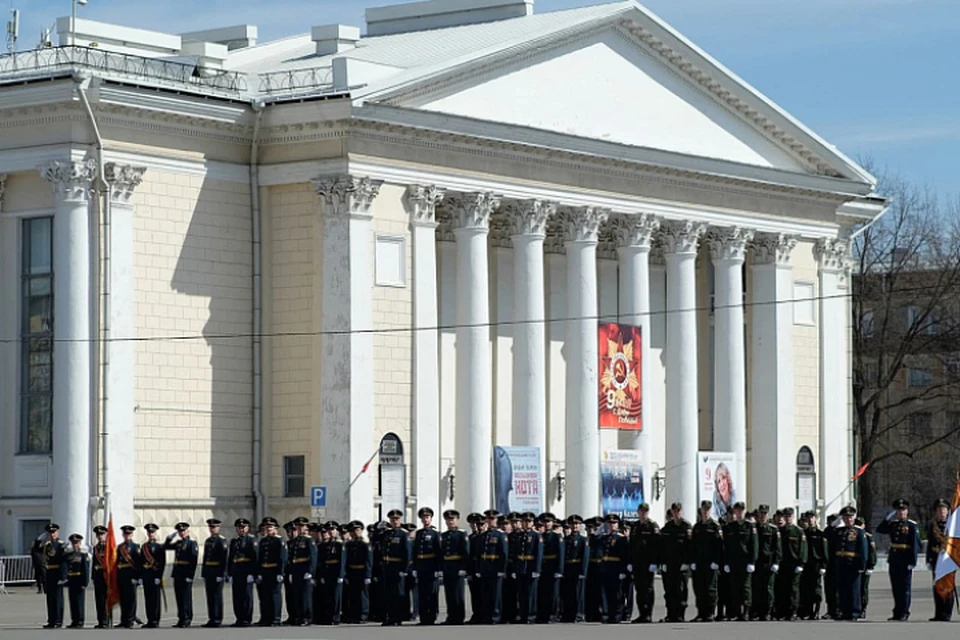 На Театральной площади так же состоятся прохождение войск, концерт и другие мероприятия. Фото: правительство Кировской области