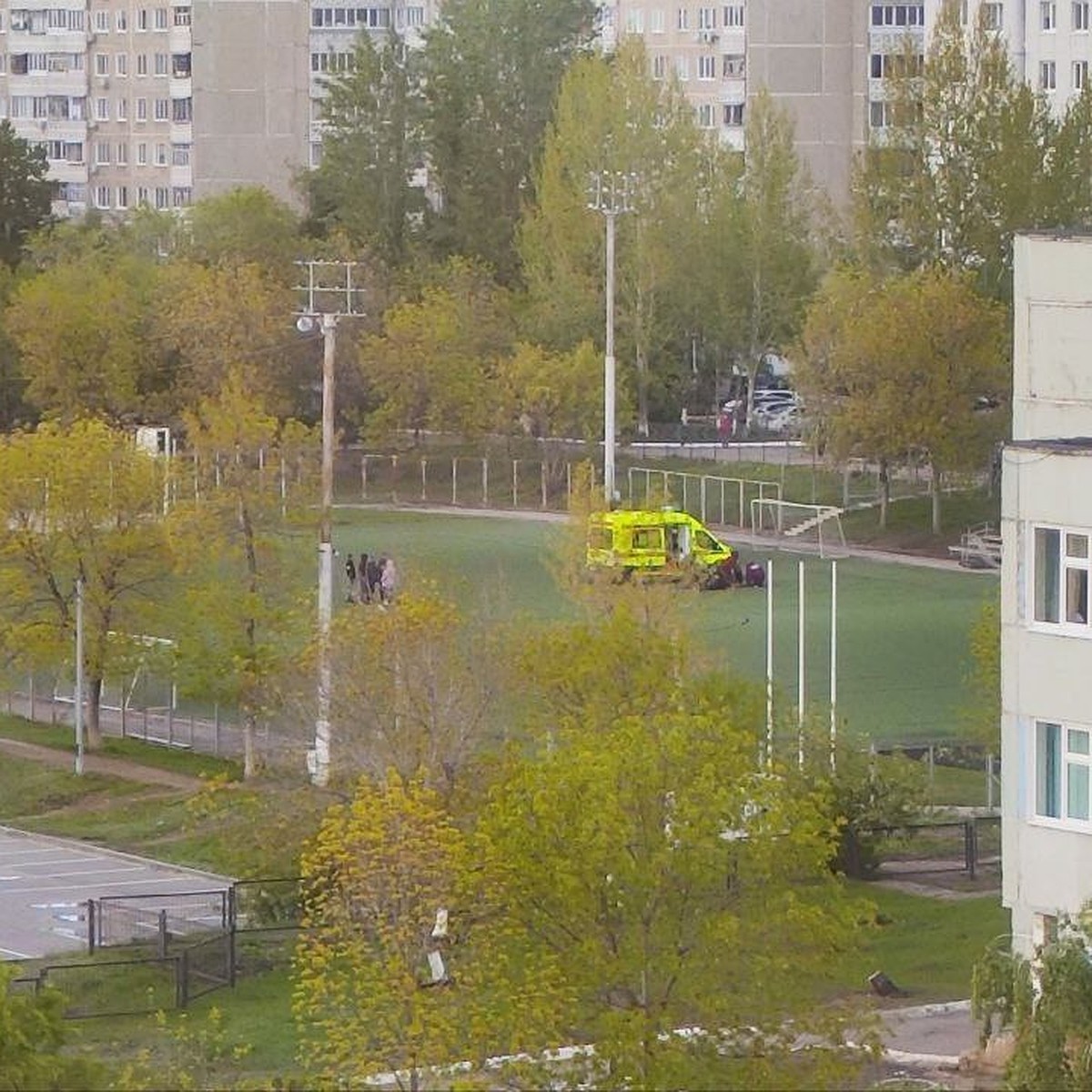 В Ульяновске на стадионе погиб ребенок, врезавшись на велосипеде в  футбольные ворота - KP.RU