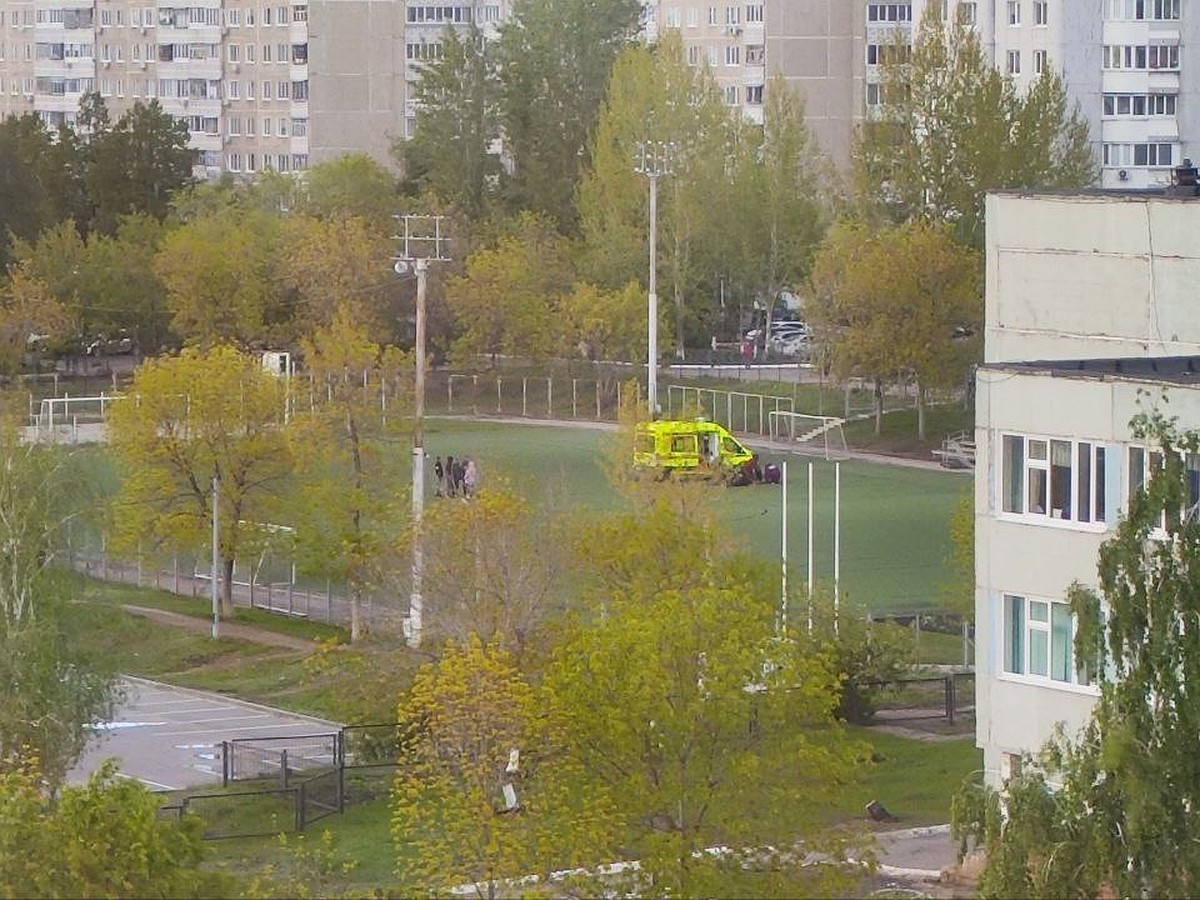 В Ульяновске на стадионе погиб ребенок, врезавшись на велосипеде в  футбольные ворота - KP.RU