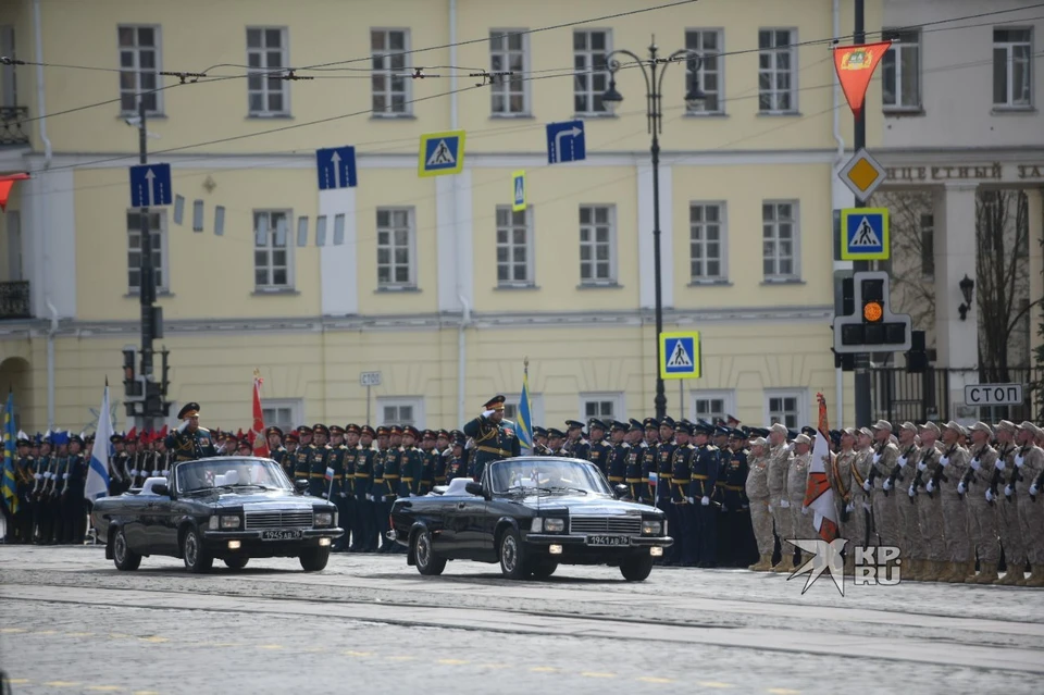 Всего в параде Победы в Екатеринбурге были задействовано более 2 тысяч человек