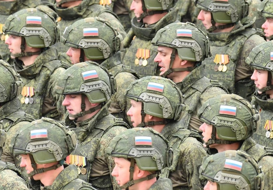 Военный аналитик Глазунов: парад Победы показал военную мощь и силу России