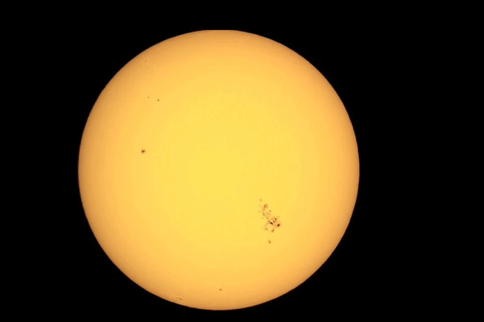 Большая группа пятен на Солнце – и есть мощные вспышки. Скриншот видео / vk.com/astrobarnaul22