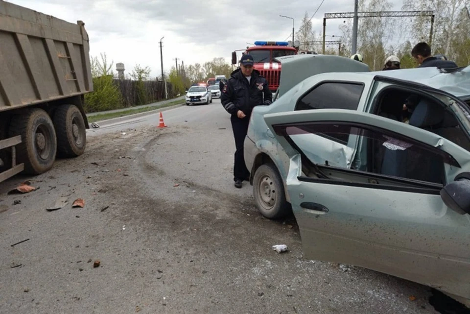 От удара легковушку отбросило в сторону. Фото: ГИБДД по Свердловской области