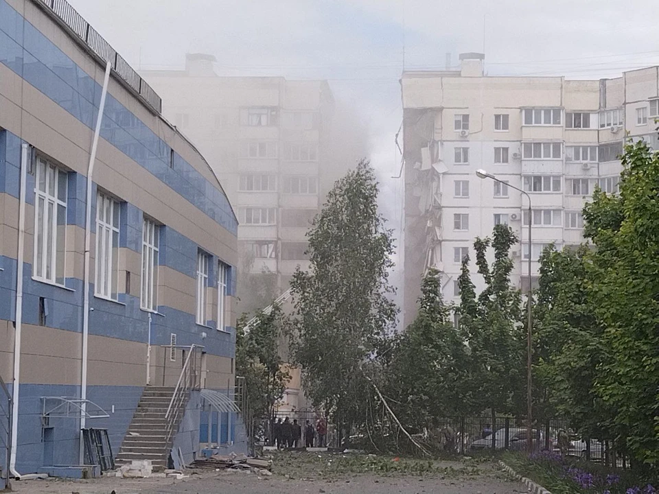 12 мая в результате обстрела Белгорода обрушился подъезд в десятиэтажном доме. Под завалами оказались 40 квартир.