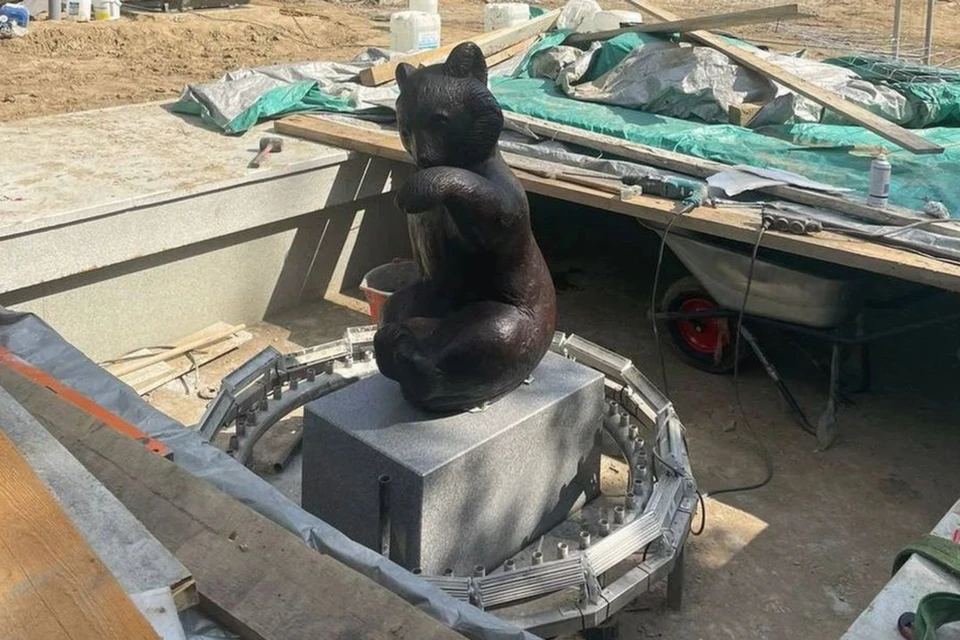 Скульптуру медведя вернули в фонтан. Фото: Анна ТЕРЕШКОВА