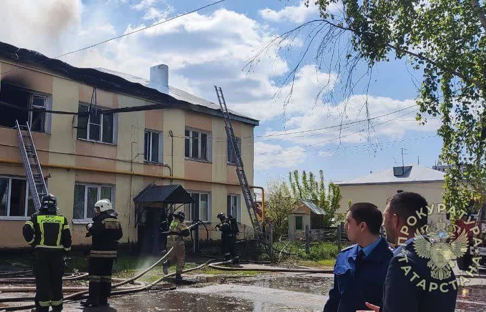 Специалисты выясняют обстоятельства и причины происшествия.