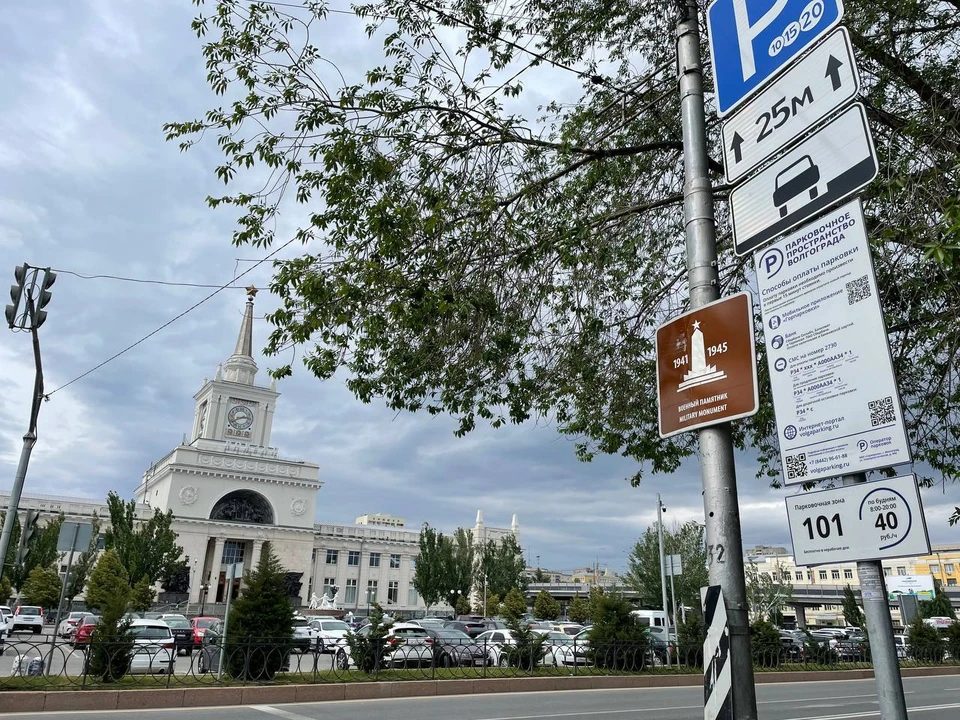 Часы на вокзале в Волгограде.