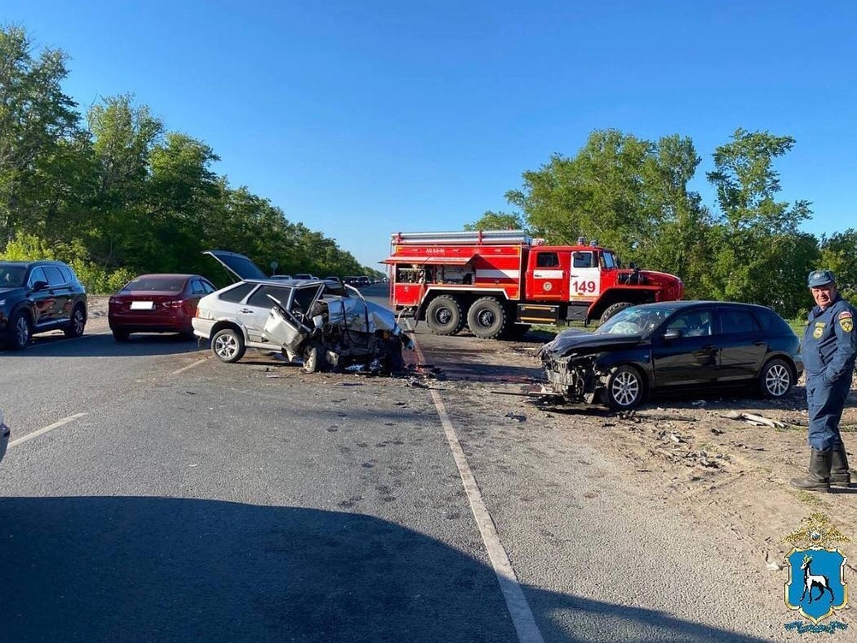 Четыре человека пострадали в столкновении «ВАЗ-2114» и Mazda в Самарской  области - KP.RU