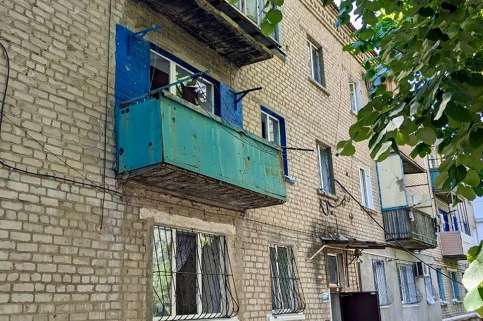 20 мая под обстрел со стороны украинских войск в Луганске попали жилые дома в поселке Юбилейный. Фото - глава ЛНР Леонид Пасечник