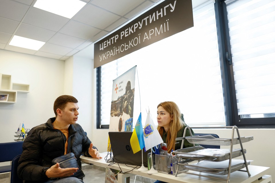 Военкоматы на Украине грызутся с собственным народом: Уклонистов в Незалежной больше, чем желающих идти в ТЦК с повесткой в зубах