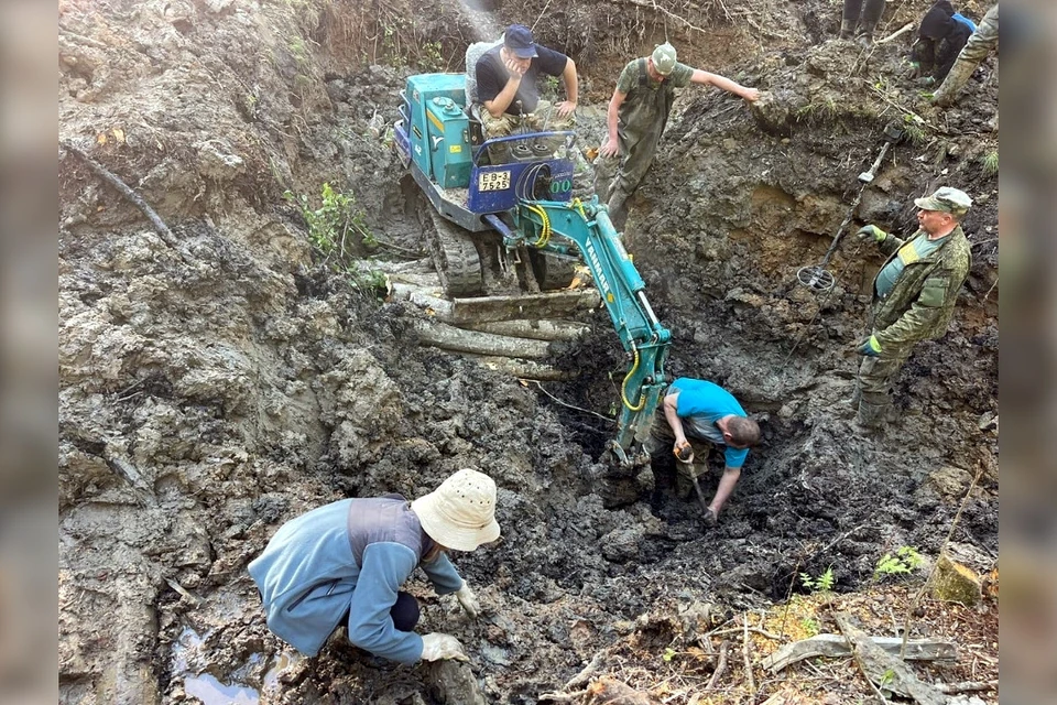 Поисковикам пришлось рыть землю на три метра вглубь. Фото: VK/НИ ВПЦ Подвиг