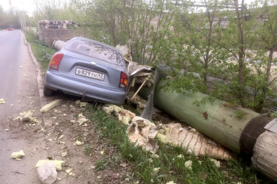 Водитель повредил трубу и изоляцию. Фото: кировский филиал ПАО «Т Плюс»